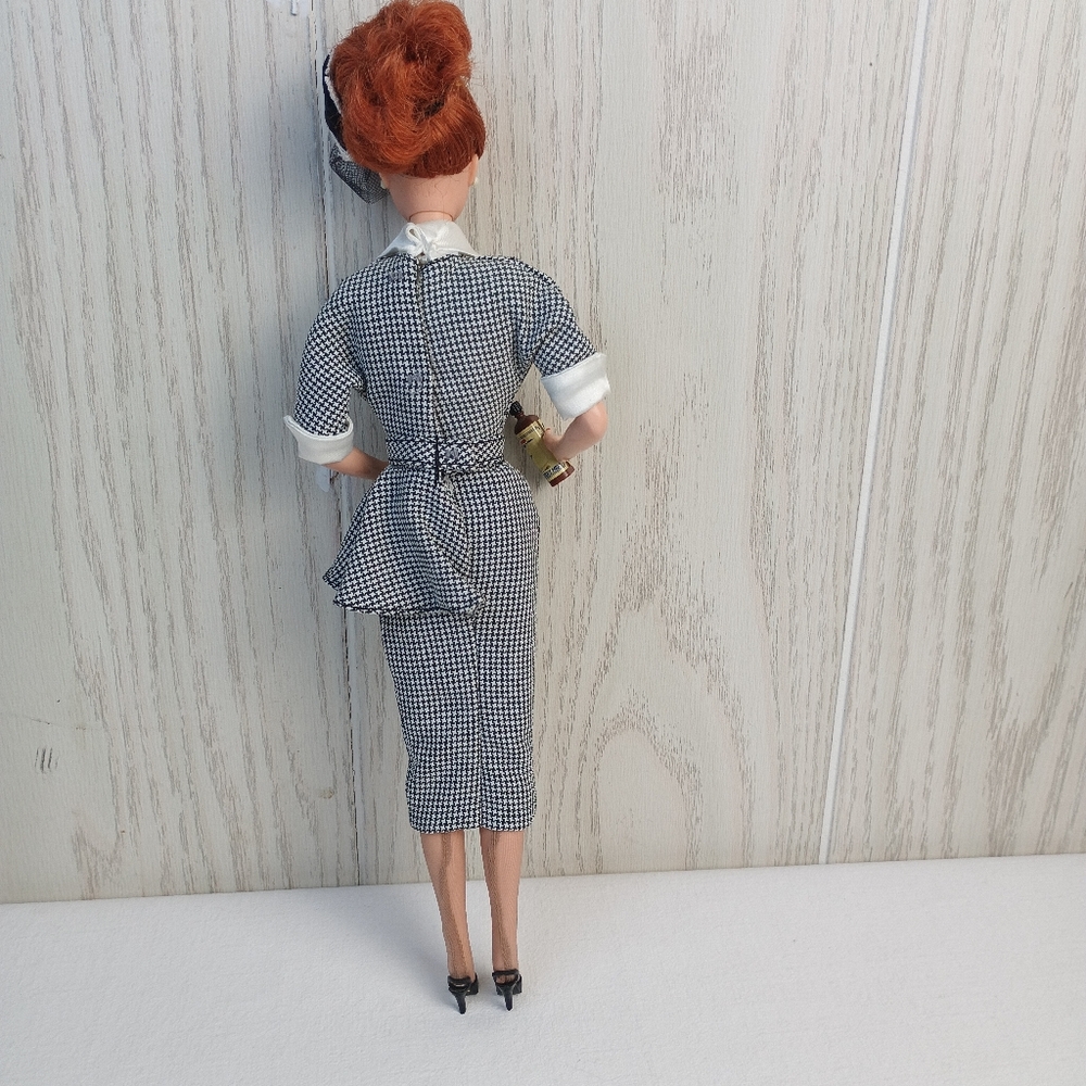 I Love Lucy Doll Lucy Does A TV Commercial Lucille Ball Barbie TV show - Picture 6 of 13